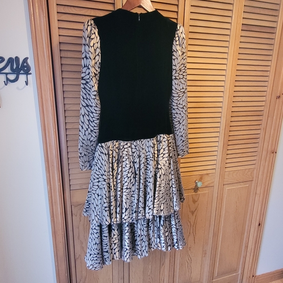 Tom D'Auria Holt Renfrew Black Velvet & Gold Details Tier Textured Dress - Picture 6 of 7